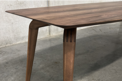 Catch of the Day Eetkamertafel notenhout