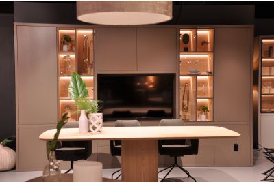 SOOF's Wandkast eiken rustiek bestaand
uit 3kasten (A+B+C)gekoppeld- dubbelwandig