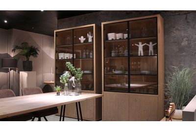  Glaskast eiken rustiek PUUR/DUNE 2drs eiken/ 2drs metaal versprongen EGK097