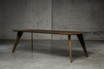 Moonshadow eettafel notenhout | Seuren Tafels 