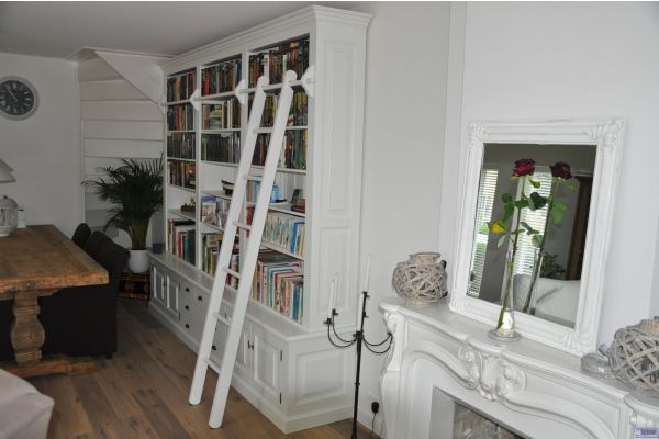 Kast uit delen gemaakt