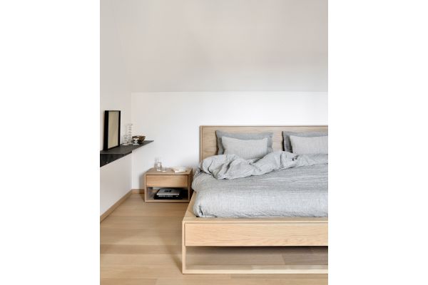 ETHNICRAFT NORDIC II NACHTKASTJE EIKEN 57X40X21