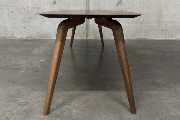 Catch of the Day Eetkamertafel notenhout