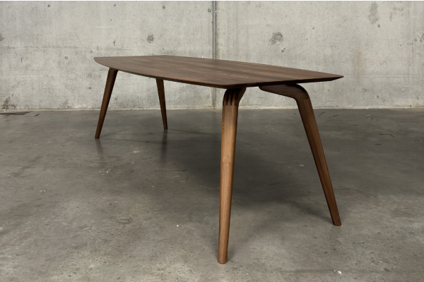 Catch of the Day Eetkamertafel notenhout