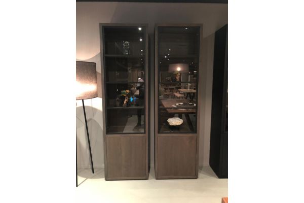  Bergkast eiken rustiek STOER 2drs eiken / op metalen frame +onderblad 230x 125x40 EBK131