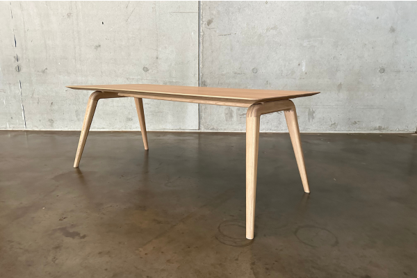 Pitcher eettafel eikenhout