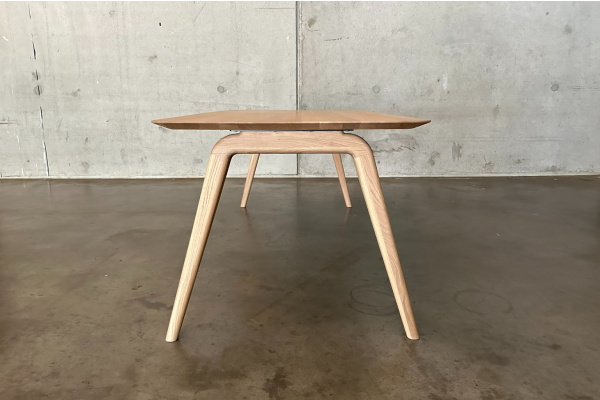 Pitcher eettafel eikenhout