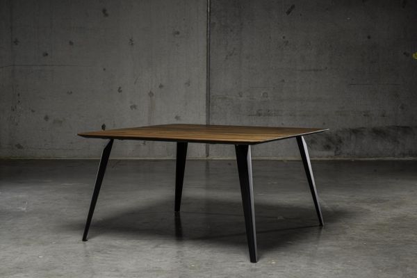 Spike Eettafel Staal Notenhout | Seuren Tafels 