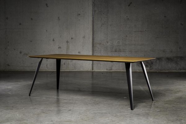 Spike Eettafel Staal Notenhout | Seuren Tafels 