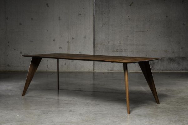 Moonshadow eettafel notenhout | Seuren Tafels 