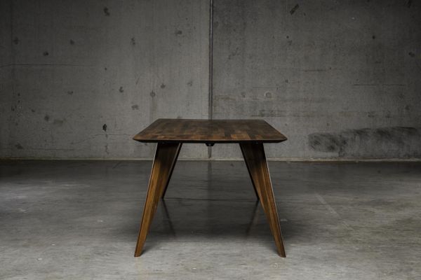 Moonshadow eettafel notenhout | Seuren Tafels 