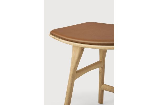 OSSO STOOL - VARNISHED OAK - COGNAC LEATHER 