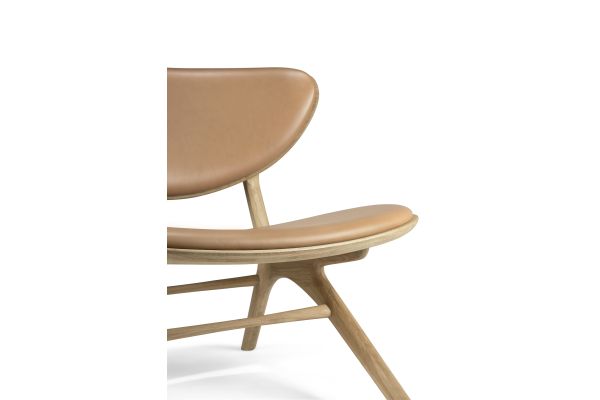 EYE LOUNGE CHAIR - VARNISHED OAK - SIENNA LEATHER 